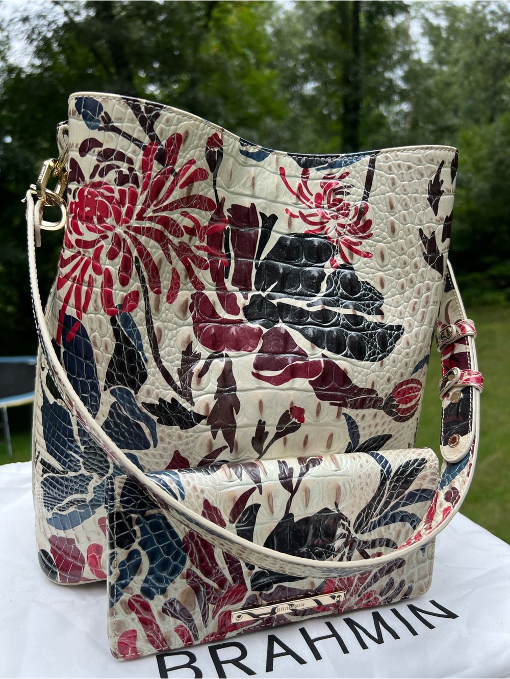 BRAHMIN CELINA EXTRAVAGANZA MELBOURNE
BUCKET SHOULDER BAG & WALLET - Picture 13 of 13